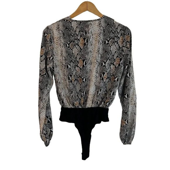 Windsor Snakeskin Bodysuit Size Large Draped V Neck Long Sleeves Neutral Colors - Picture 2 of 6
